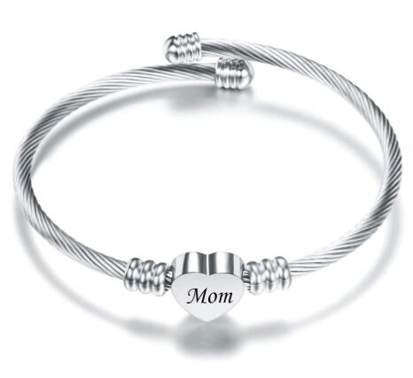 Elegant Mom's Day Heart Bracelet