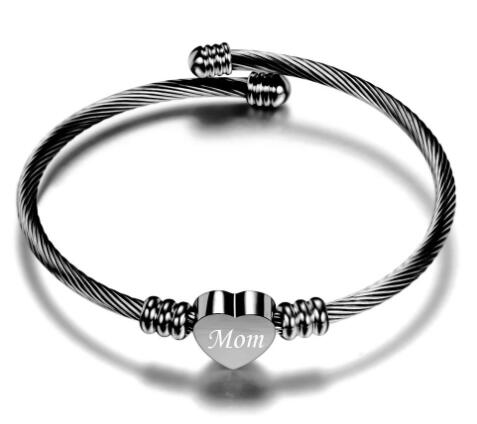 Elegant Mom's Day Heart Bracelet